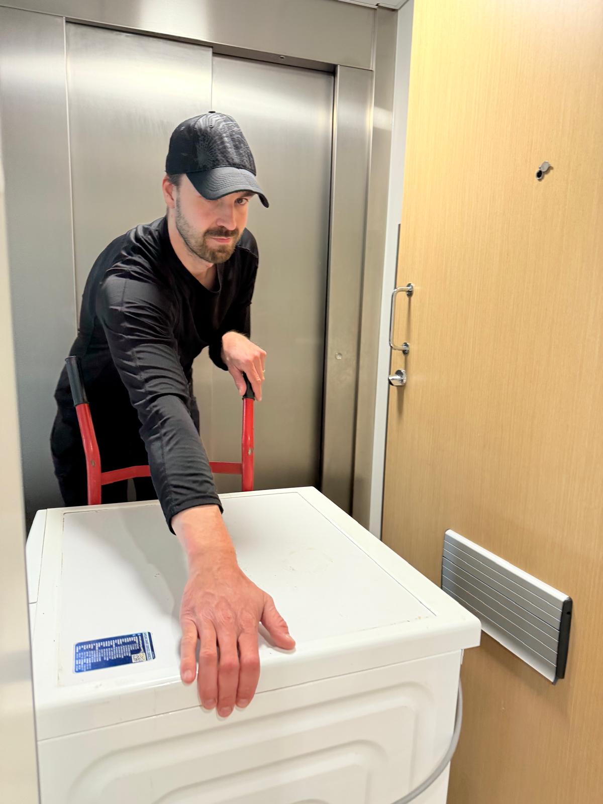 Kuljetuspalvelu hakenut irtaisimiston asiakkaan luota ja vienyt Sorttiasemalle hävitettäväksi asianmukaisesti.